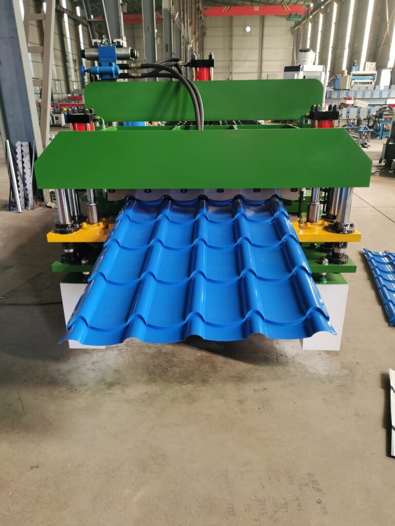 Double-layer color steel glazed tile equipment is working