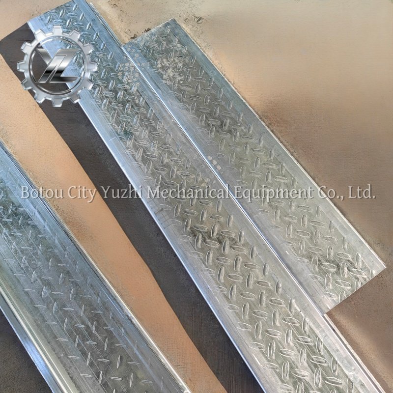 This profile is produced by dry floor deck roll forming machine. Made of hot-dip galvanized steel with anti-slip diamond pattern. No concrete pouring required, widely used for steel structure mezzanine, workshop platform, warehouse attic.